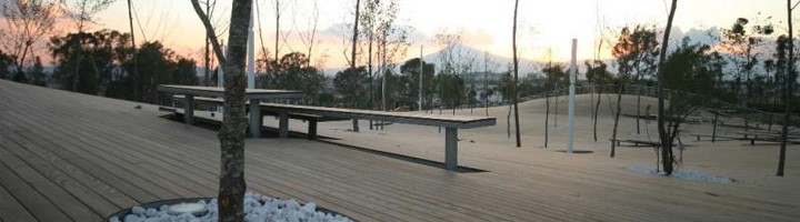 Holzterrasse für das Gewerbe